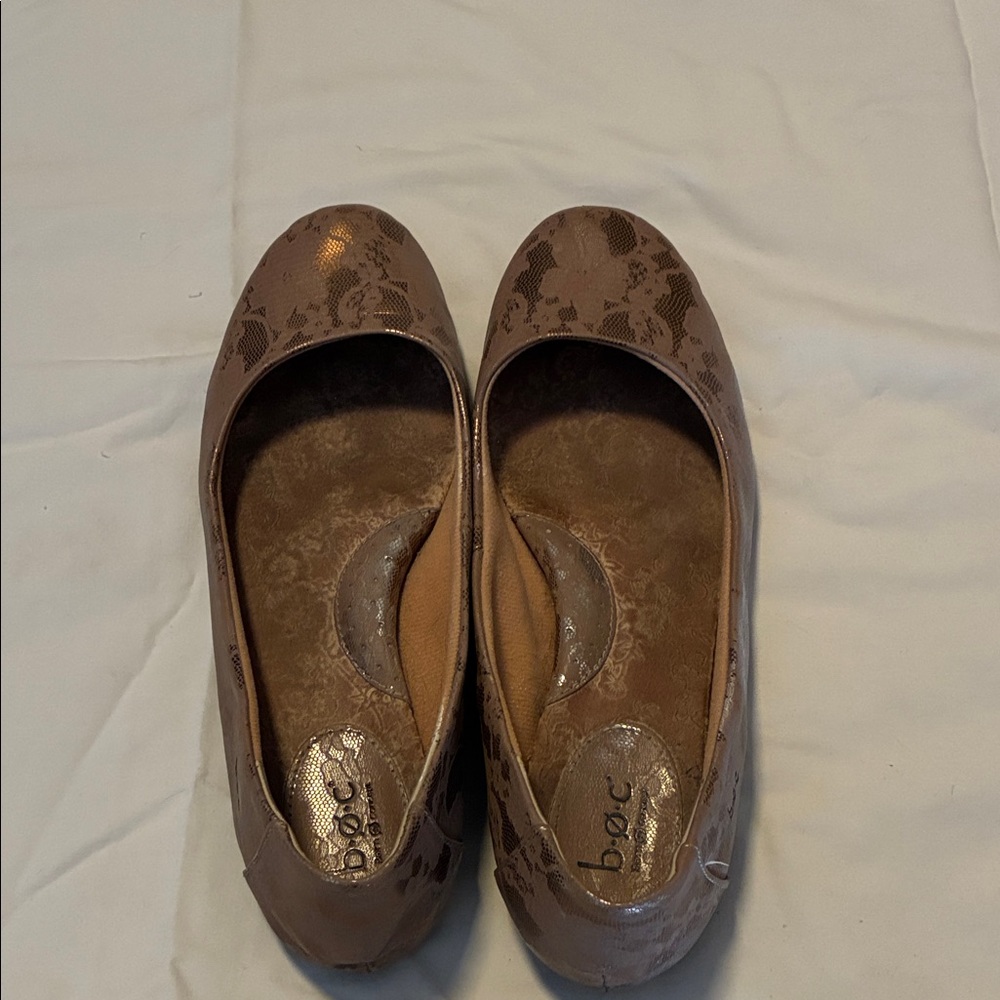 b.o.c. Women's Floral Tan Flats